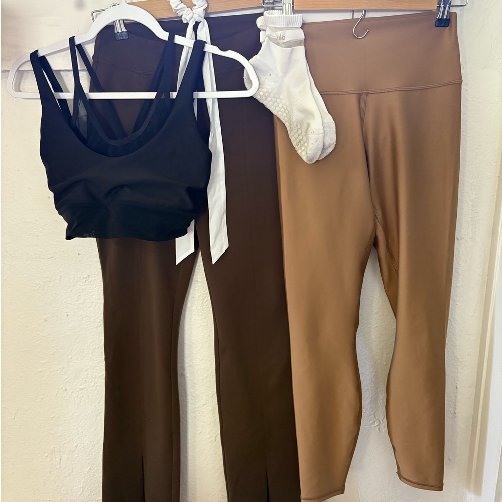 Alo Bundle - Leggings, Sports Bra + Accessories